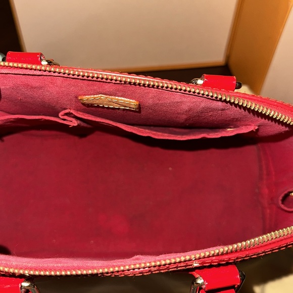 Louis Vuitton Alma patent leather handbag - Picture 10 of 10